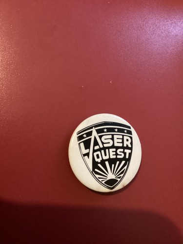 Laser quest pin badge - laser,