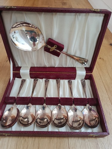 Antique 1930s cased - of, 6