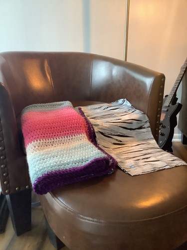 Handmade knit shawl vintage - &,