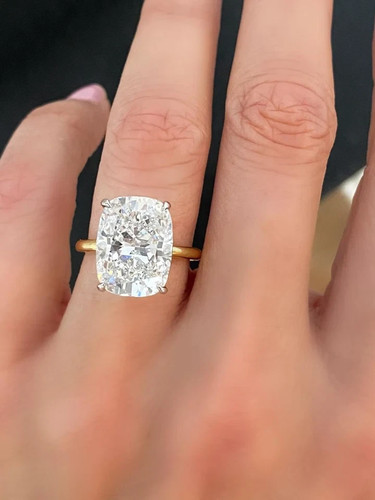 10ct white moissanite - white,