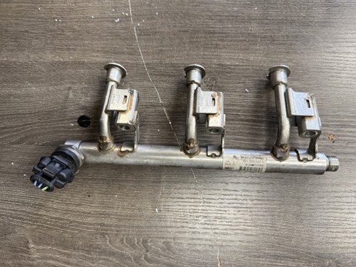 Ford fiesta focus fuel rail - fuel,