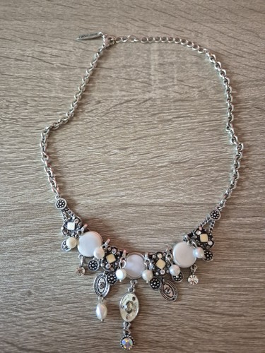 Silver tone necklace - silver,