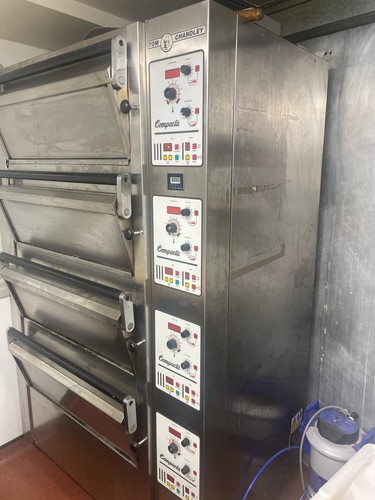 Tom chandley deck - deck, oven