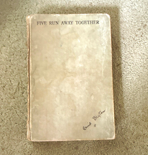 Five run away together - five,
