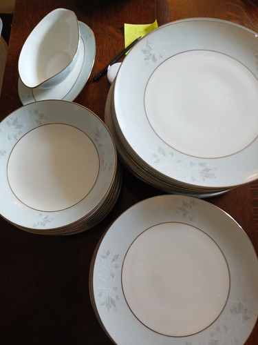 Noritake dinner service - , 12