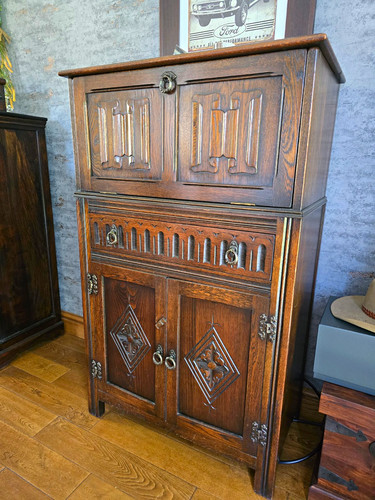 Vintage oak drinks cabinet - oak,