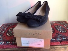 Unisa Women’s Black Velvet