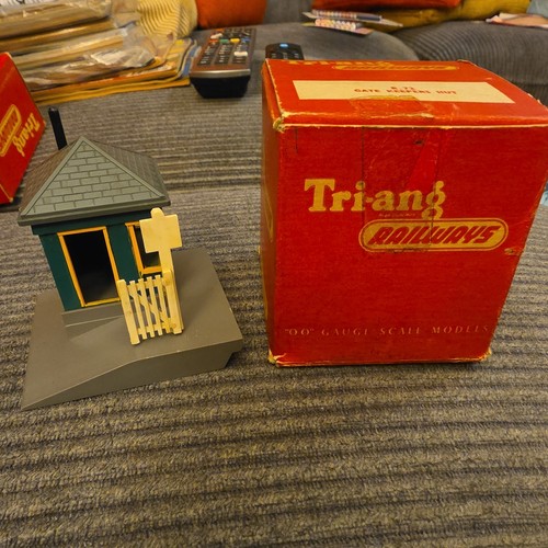 Triang r72 gate - keepers, hut