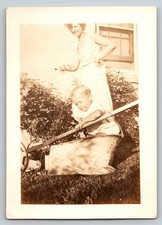Vintage 1930s Snapshot Photo