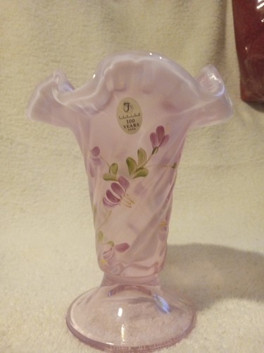 Fenton pink satin - pink, scalloped