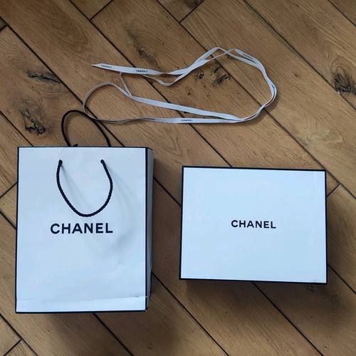 Chanel black and white medium - chanel,