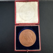 LARGE BRONZE QUEEN VICTORIA 1897 DIAMOND JUBILEE MEDAL ORIGINAL CASE 
