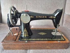Vintage Singer Hand Crank Sewing Machine - Y1689926 (C.1920s) - With Wooden Base