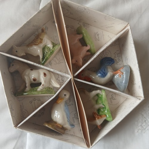 Lovely vintage boxed set - a,