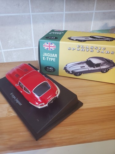 Diecast model red - diecast,