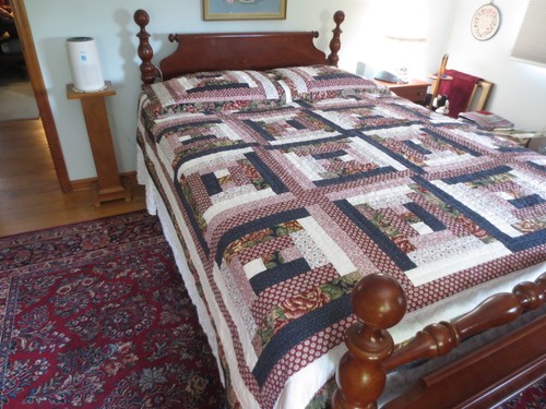 Hand quilted log cabin cotton - quilted,