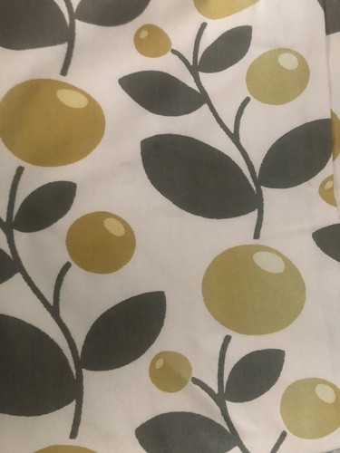 Berry leaf curtains cream - berry,