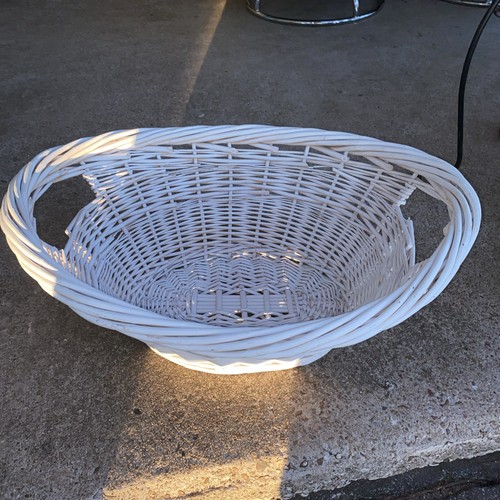 Vtg wicker laundry basket - lg,