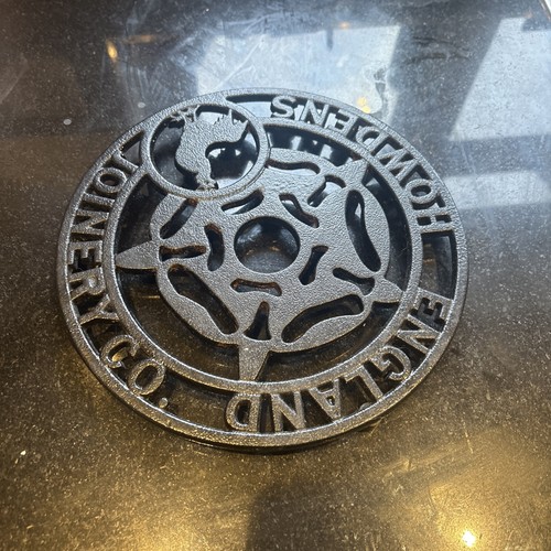 Howdens cast iron trivet - cast,
