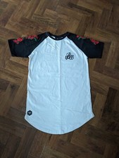 Bee Inspired Roses Black White Short Sleeved T-shirt Small