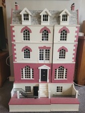 1:12 Scale Wooden Beeches Georgian-style Dolls House Inc basement. Unfinished