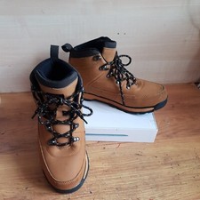 Henleys Womens Size 4