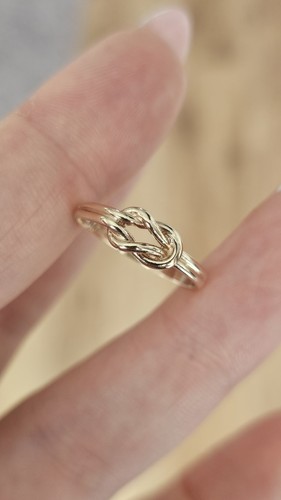 9ct yellow gold - yellow, knot