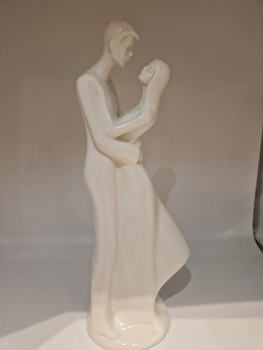 Loving couple figurine - couple,