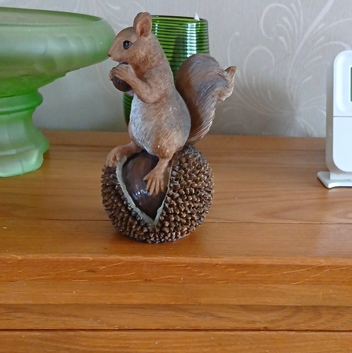 Brown resin squirrel - brown,