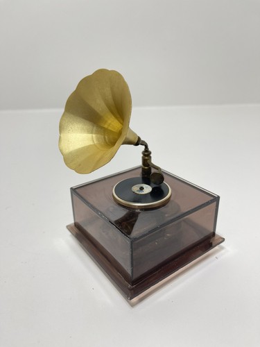 Vtg wind gramophone - up,