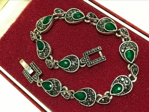 Vintage art style green - style,