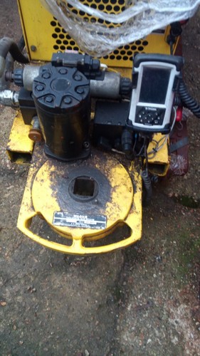 Hydraulic torque wrench auger