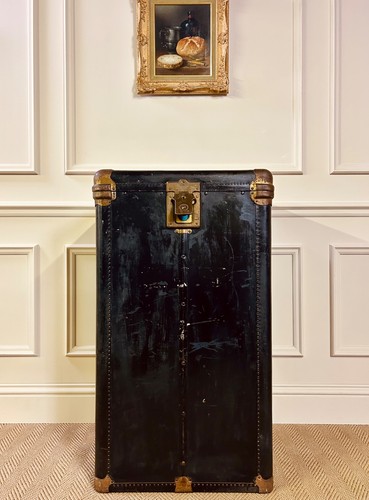 Antique wheary trunk - antique,