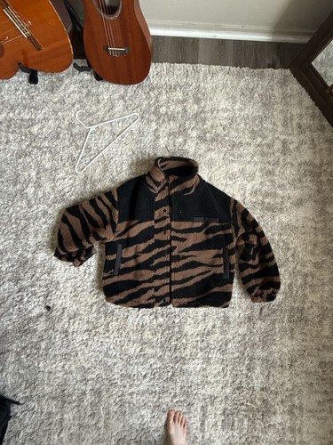 Tiger print sherpa bomber - ae,