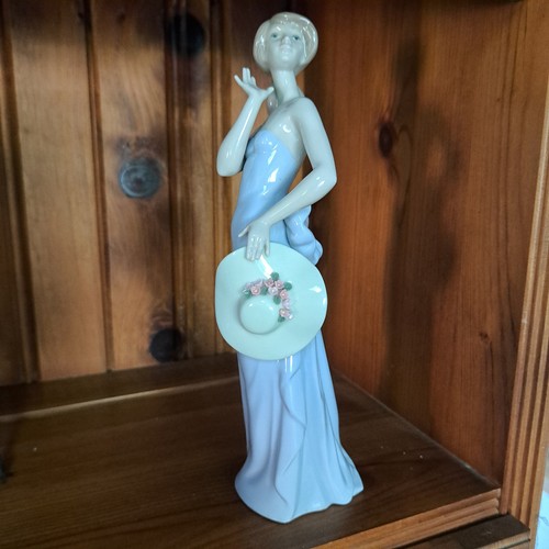 Lladro figurine coquette - lladro,