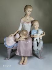 Leonardo Collection Porcelain Figurine " Family"