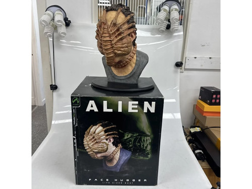 Palisades alien face - alien, hugger