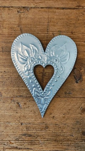 Embossed aluminium heart - aluminium,