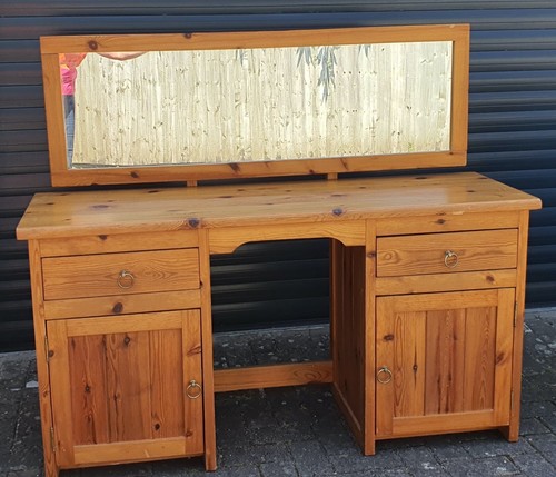 Solid pine dressing table with - table,