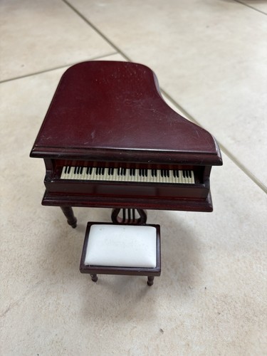 Dolls house grand piano and - -,
