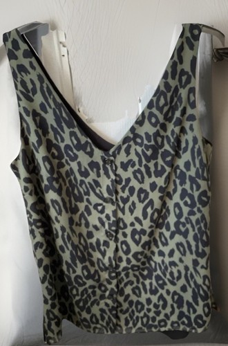Green wallis animal - animal, print