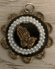 Praying hands pendant - hands, vintage