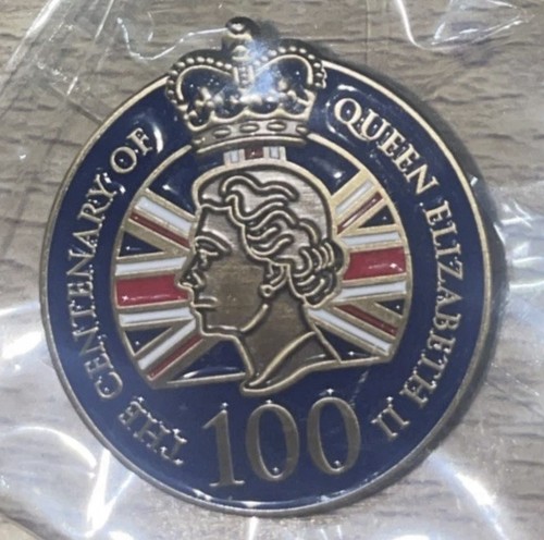 Queen elizabeth pin badge - queen, ii