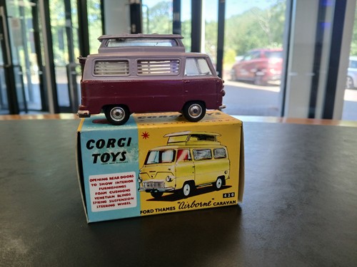 Vintage corgi toys 420 - corgi, ford