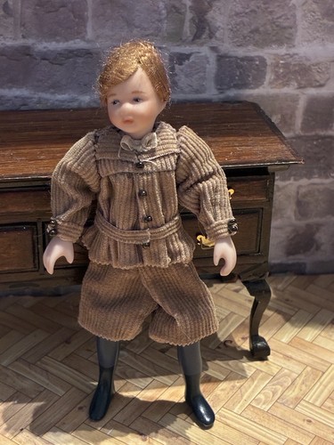 Dolls house scale - dolls,