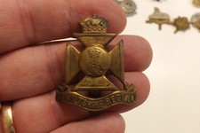 MILITARY CAP BADGE THE WILTSHIRE REGIMENT 4.25CMS X 3.75CMS (4291)