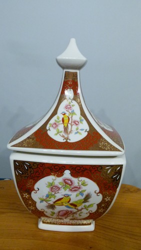 Large square porcelain lidded - square,