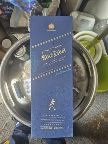 Johnnie walker blue label - johnnie,