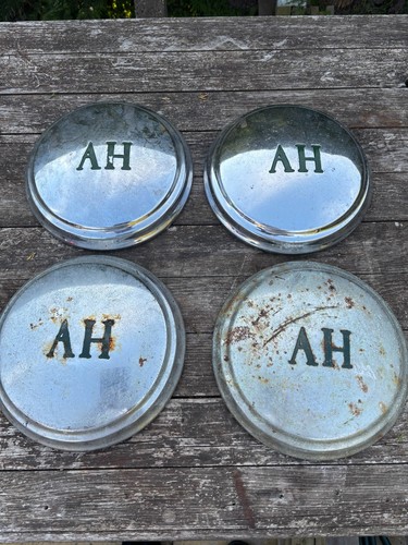 Ideal man cave décor present - man,