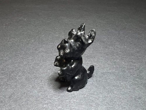 Vtg mini black resin standing - vtg,